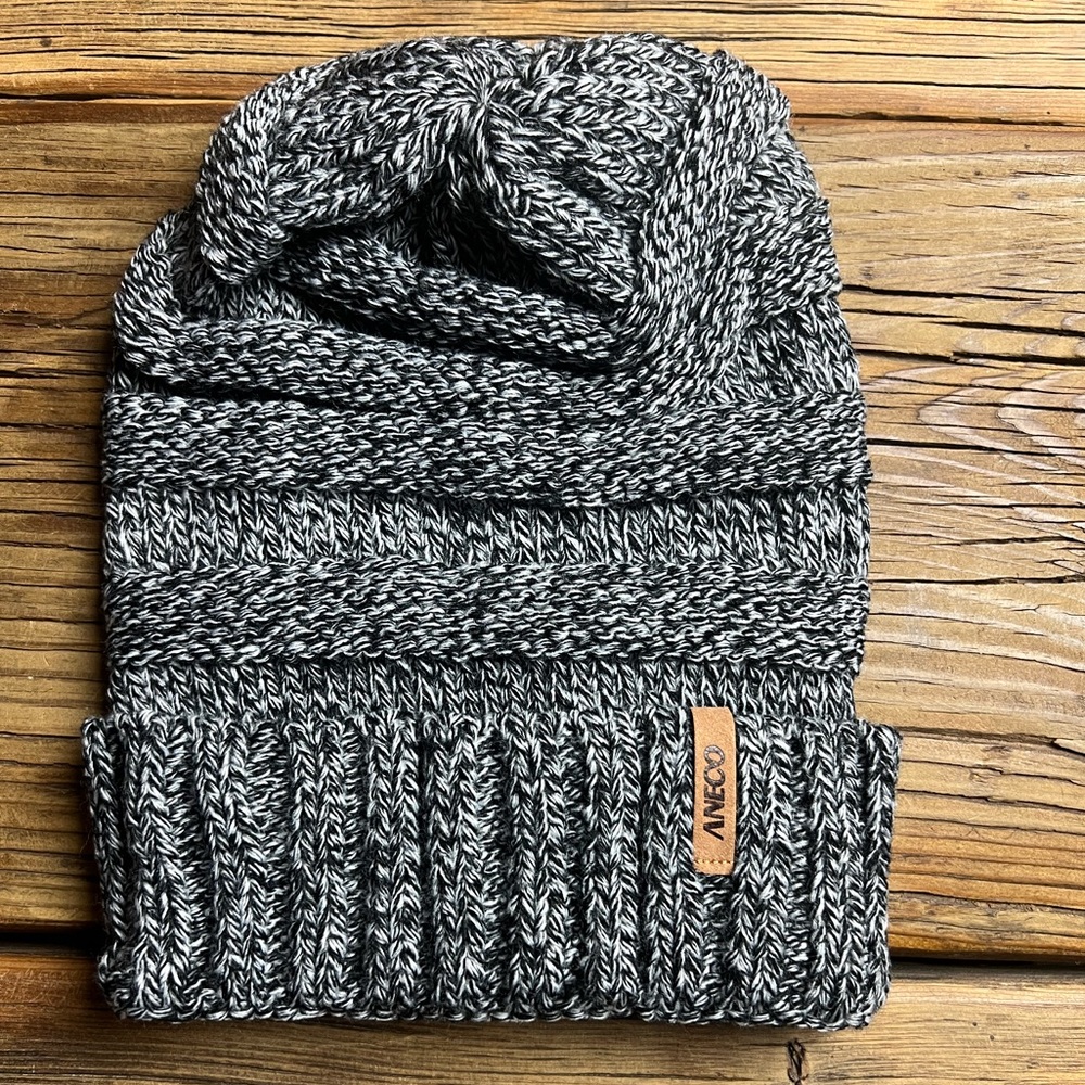 Aneco Beanie (NWOT)